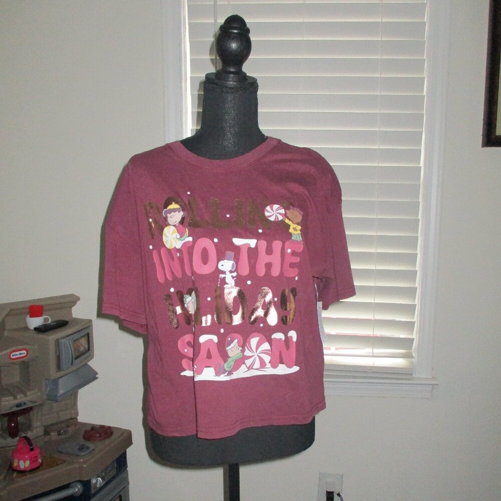 Peanuts Rolling Into the Holiday Season Junior Top Size Medium-NWT